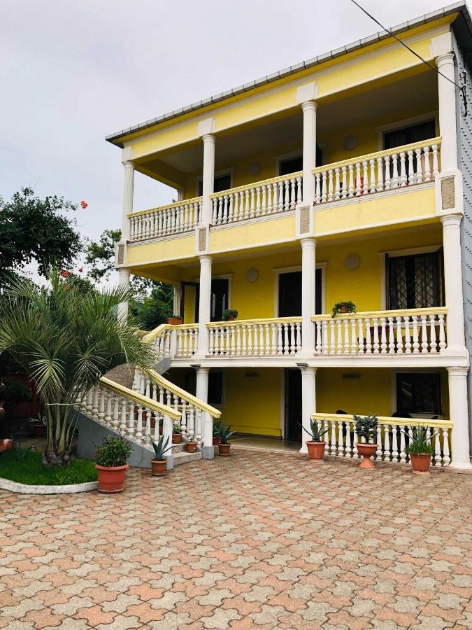 George'S House 호텔 코불레티 외부 사진